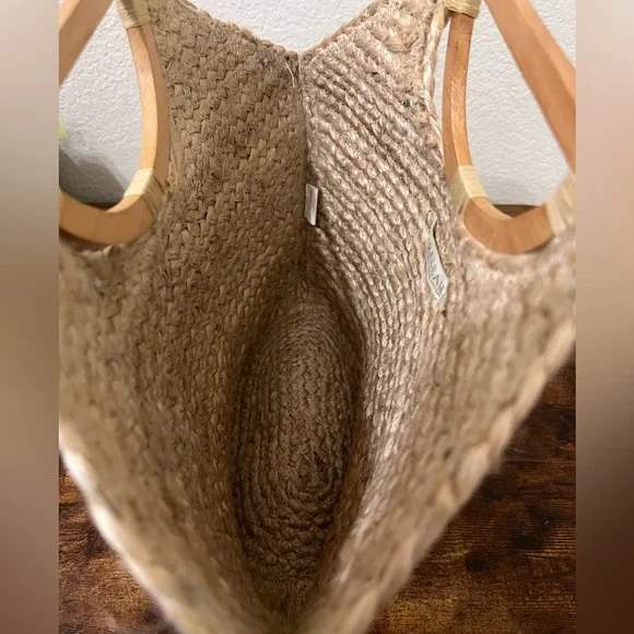 Shiraleah Natural Straw Tote with Beaded White Heart Details - Picture 5 of 8